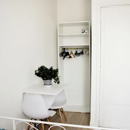 In The Center, Private Bathroom ניס