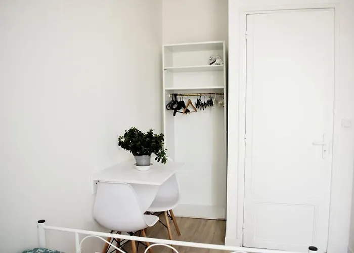In The Center, Private Bathroom Nice